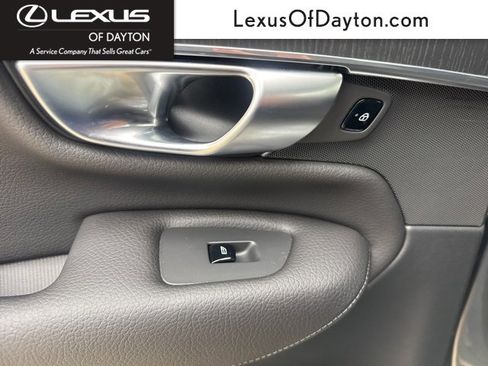 Used 2020 Volvo XC90 T6 Momentum w/ Protection Package Premier image 33