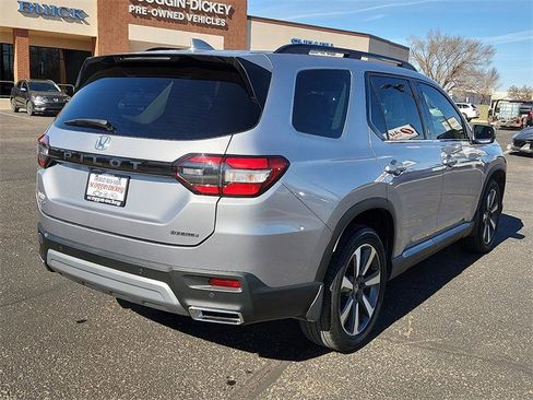 Used 2023 Honda Pilot Touring image 4