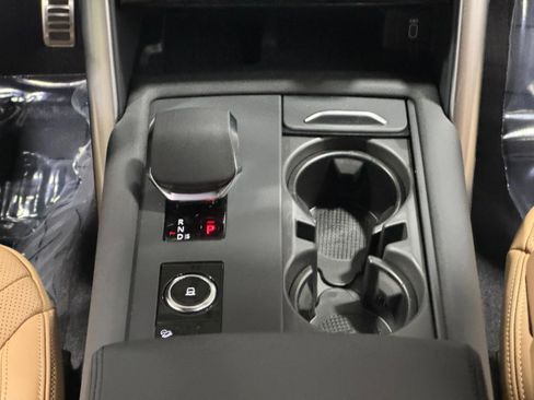 Used 2026 Land Rover Discovery Limited Edition image 17