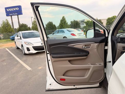 Used 2017 Honda Pilot EX-L image 11