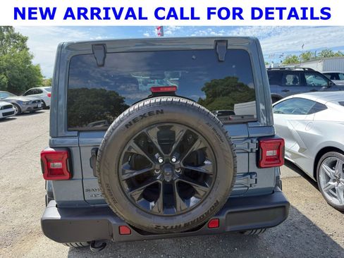 Used 2025 Jeep Wrangler Unlimited Sahara image 4