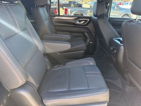 Used 2024 Chevrolet Suburban RST w/ Luxury Package image 9