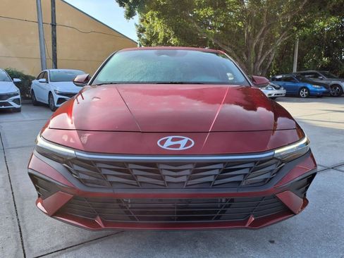 Used 2025 Hyundai Elantra Blue image 19