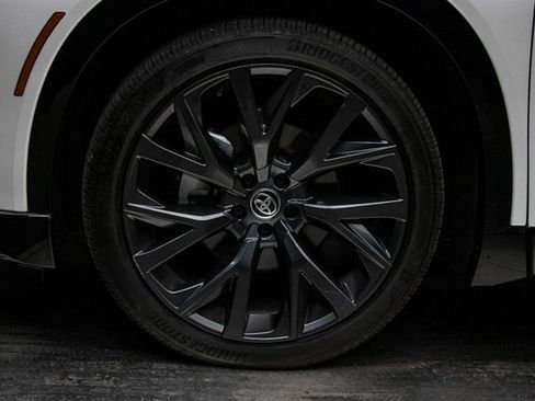 Used 2025 Toyota Crown Signia image 8