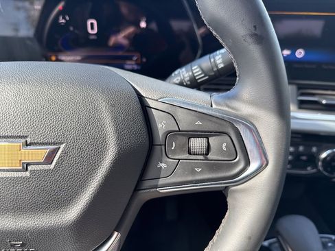 Used 2024 Chevrolet Trax LT w/ Sunroof Package image 31