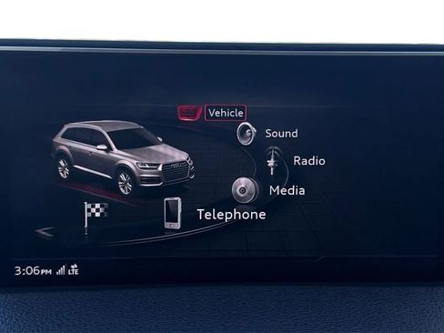 Used 2019 Audi Q7 3.0T Premium w/ Cold Weather Package AWD/4WD image 13