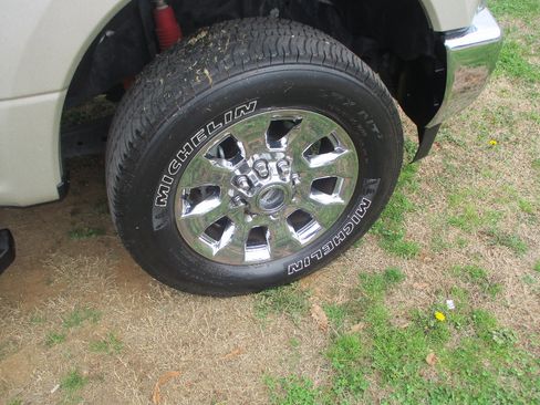 Used 2017 Ford F250 Lariat w/ Chrome Package image 24