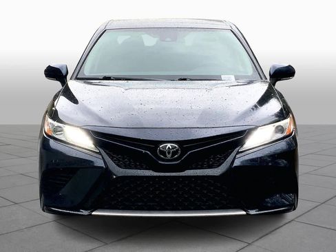 Used 2020 Toyota Camry XSE image 3