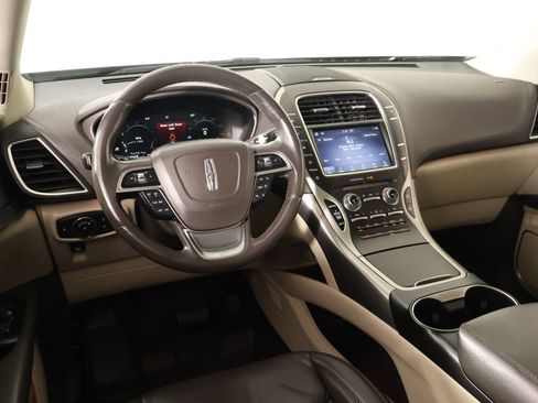 Used 2019 Lincoln Nautilus Select FWD image 2