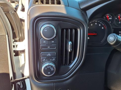 Used 2024 GMC Sierra 2500 Pro w/ Convenience Package image 24