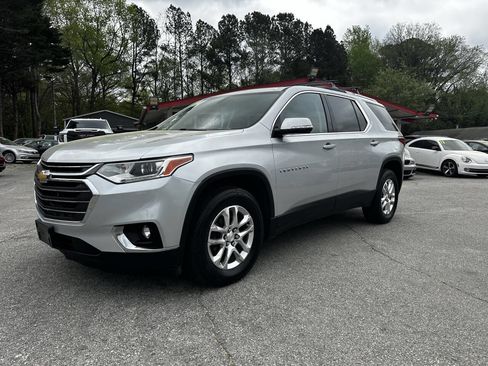 Used 2018 Chevrolet Traverse LT image 2