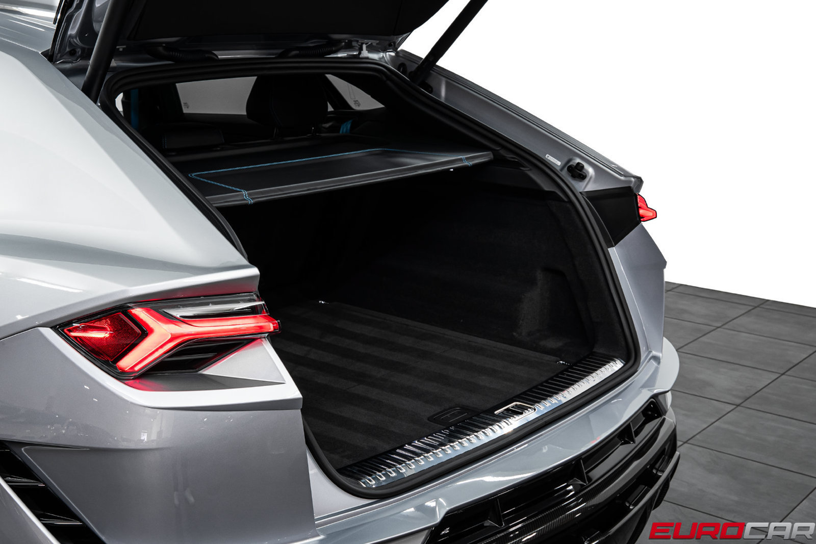 Used 2024 Lamborghini Urus Performante AWD/4WD image 24