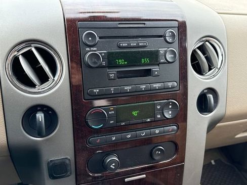 Used 2005 Ford F150 XLT image 24