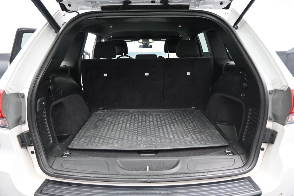 Used 2019 Jeep Grand Cherokee Laredo w/ Security & Convenience Group AWD/4WD image 25