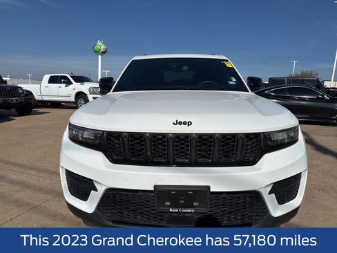 Used 2023 Jeep Grand Cherokee Altitude image 2