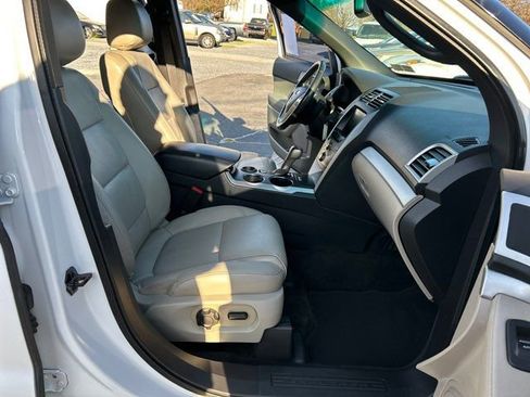 Used 2013 Ford Explorer XLT image 22