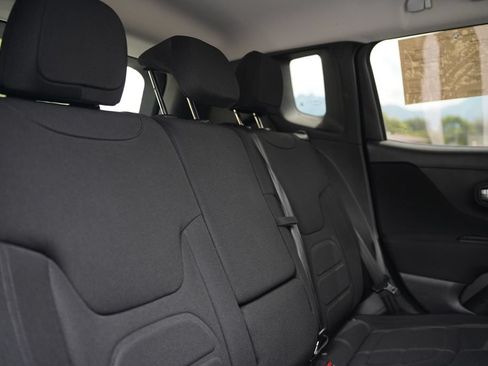 Used 2018 Jeep Renegade Latitude w/ Cold Weather Group AWD/4WD image 13