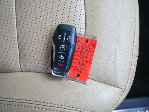 Used 2017 Ford Explorer Limited image 37