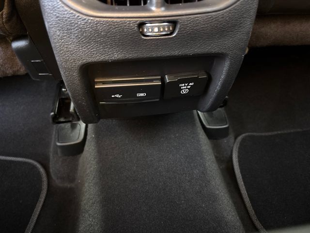 Used 2020 Jeep Cherokee Latitude Plus w/ Comfort/Convenience Group AWD/4WD image 13