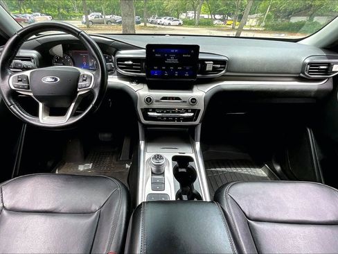 Used 2020 Ford Explorer XLT w/ Equipment Group 202A RWD image 7