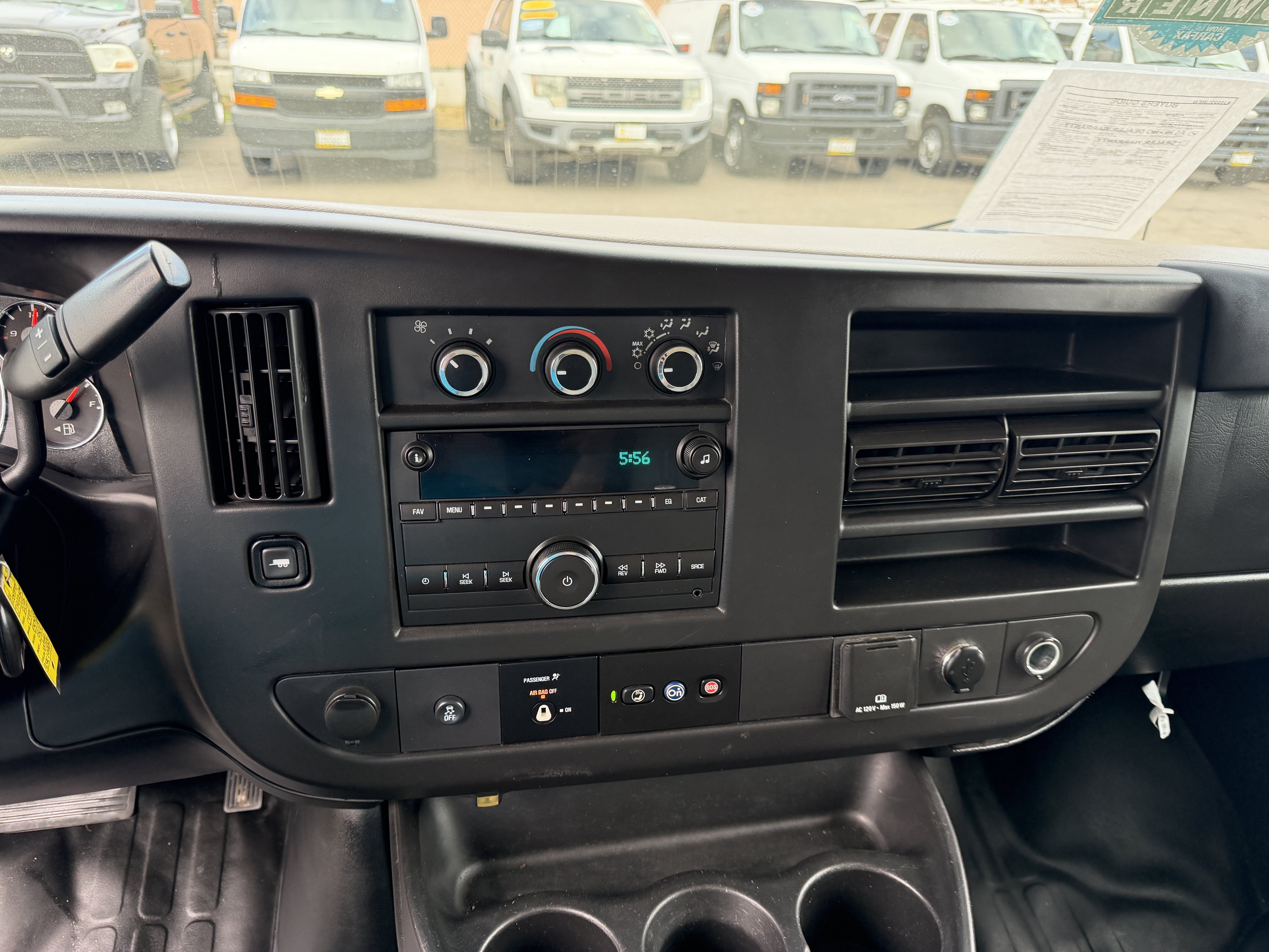 Used 2017 Chevrolet Express 3500 Extended RWD image 17