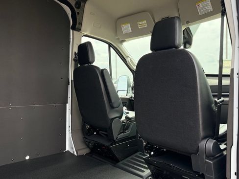 New 2026 Ford Transit 250 148 Medium Roof w/ Load Area Protection Package RWD image 26
