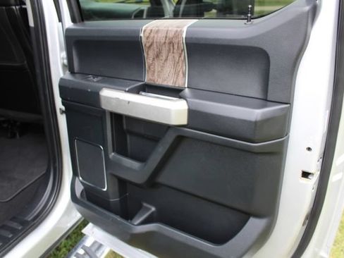 Used 2019 Ford F250 Lariat w/ Lariat Ultimate Package AWD/4WD image 24