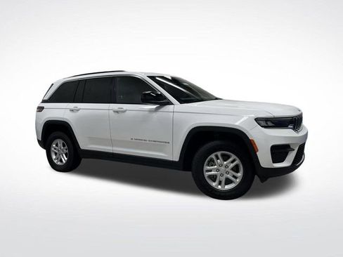 Used 2024 Jeep Grand Cherokee Laredo image 36