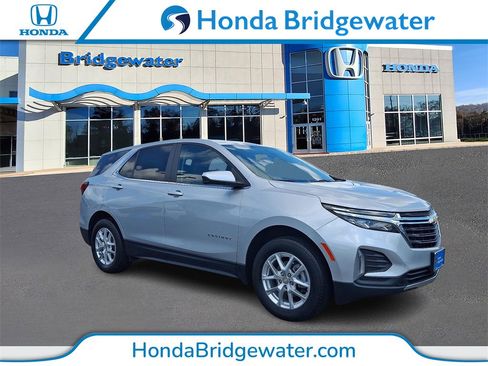 Used 2022 Chevrolet Equinox LT image 1