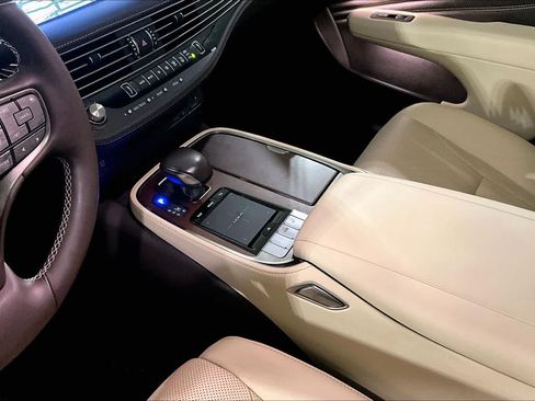 Used 2020 Lexus LS 500 AWD w/ Accessory Package (Z2) image 16