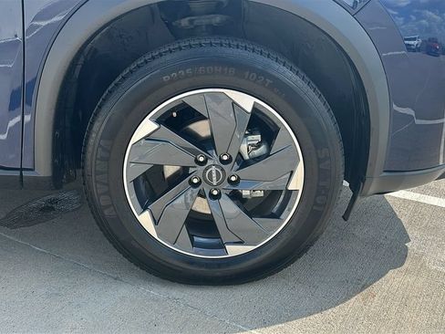 Used 2025 Nissan Rogue SV FWD image 15