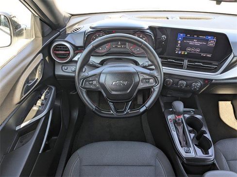 Certified 2025 Chevrolet Trax RS image 14