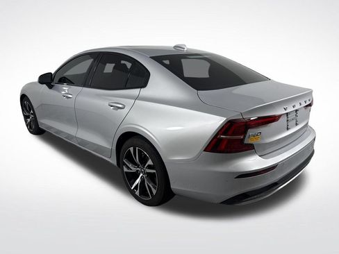 Used 2025 Volvo S60 B5 Core FWD image 5