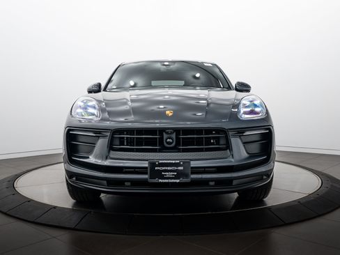 Certified 2026 Porsche Macan AWD/4WD image 10