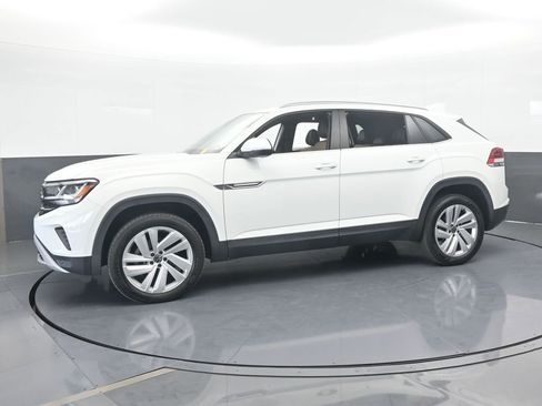 Used 2021 Volkswagen Atlas Cross Sport SE w/ Panoramic Sunroof Package image 2