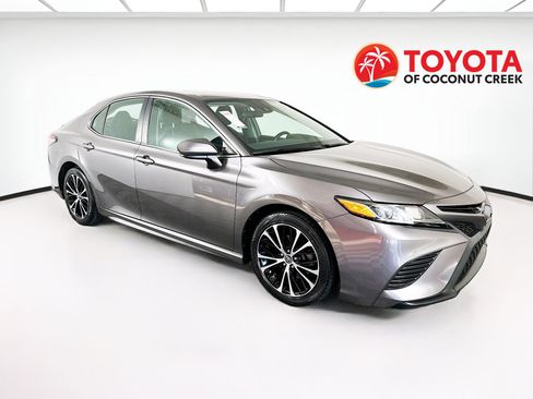 Used 2019 Toyota Camry SE image 1