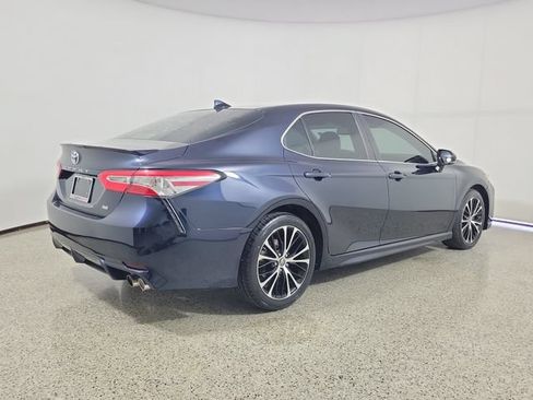 Used 2020 Toyota Camry SE w/ Convenience Package FWD image 5