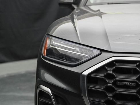 Used 2022 Audi Q5 e Premium w/ Convenience Package image 4
