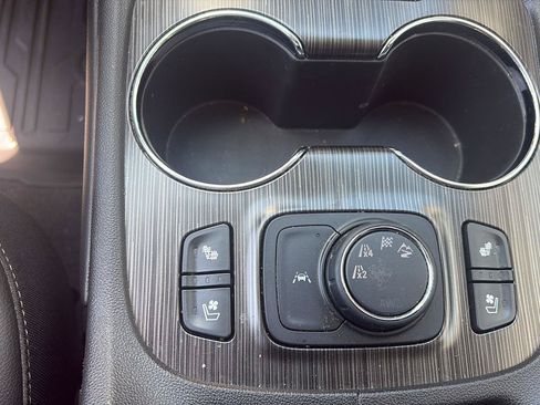 Used 2023 GMC Acadia SLT w/ Technology Package AWD/4WD image 19