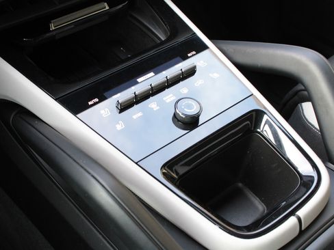 Certified 2025 Porsche Cayenne S image 21