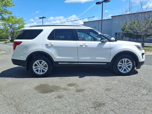Used 2018 Ford Explorer XLT w/ Equipment Group 202A AWD/4WD image 3