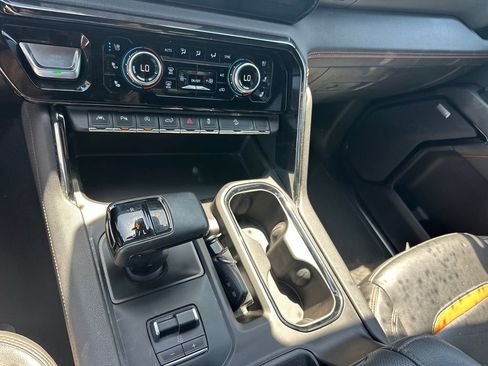 Used 2024 GMC Sierra 1500 AT4 w/ Technology Package AWD/4WD image 31