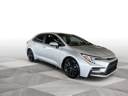 Used 2025 Toyota Corolla SE FWD image 2