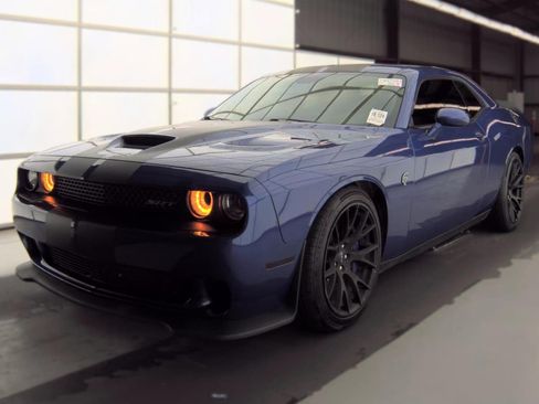 Used 2016 Dodge Challenger SRT Hellcat RWD image 1