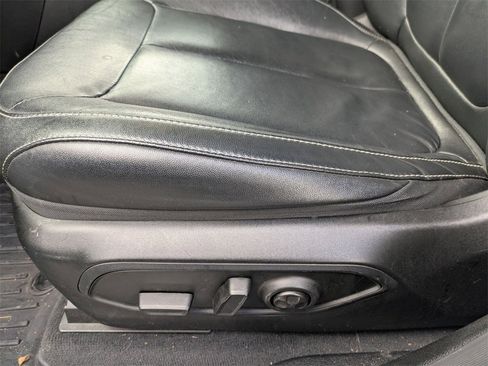 Used 2023 Jeep Grand Cherokee L Limited w/ Black Appearance Package image 14