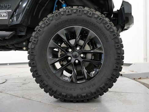 Used 2022 Jeep Gladiator Overland AWD/4WD image 35
