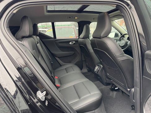 Certified 2025 Volvo XC40 B5 Core image 11