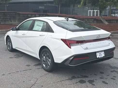 New 2026 Hyundai Elantra Hybrid FWD image 6