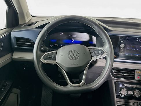 Used 2024 Volkswagen Taos SE image 17