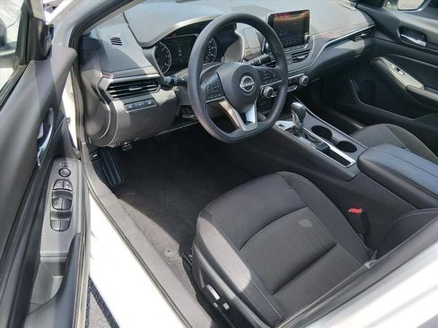 Used 2025 Nissan Altima 2.5 SV FWD image 10